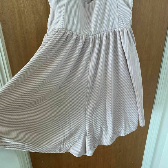 LE LIS Romper Ribbed Spaghetti Straps Criss Cross Back Beige Color Size Large - Picture 4 of 8